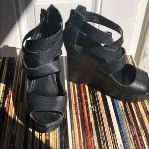 Black Wedges
